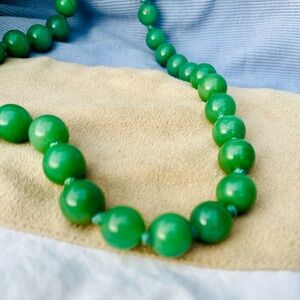Vintage Graduated Knotted Jadeite